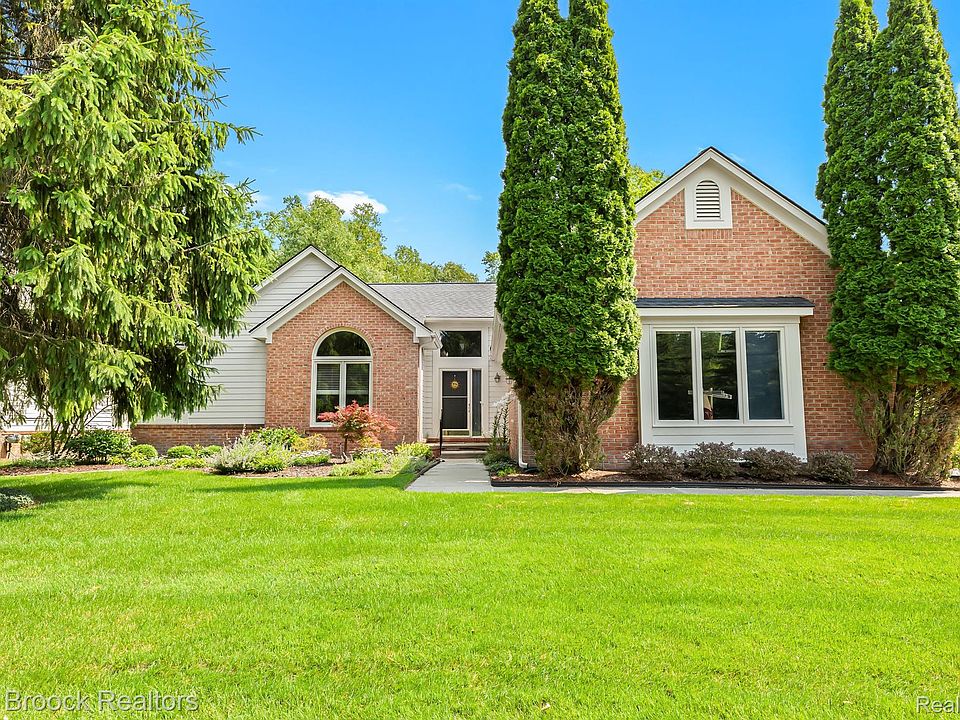 1st image of 4989 Briarwood Cir