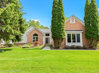 4989 Briarwood Cir, West Bloomfield, MI