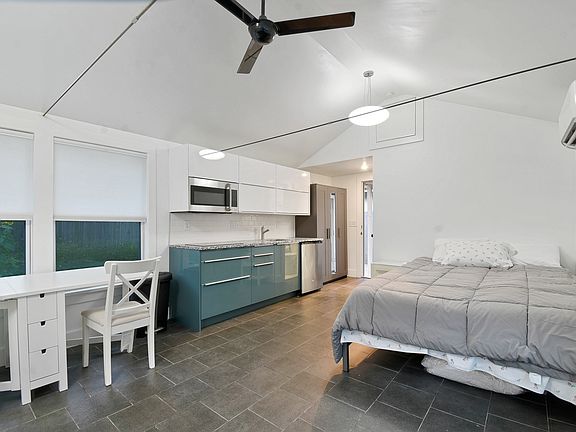 3rd image of 7 Dupont Ln #1/2