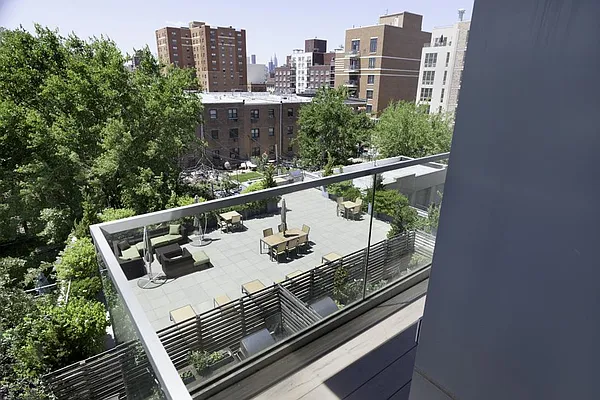 Rented by Space Marketing Shop | media 8