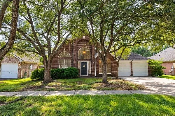 3 bed, 2.5 bath, 2751 sqft, $3,100 — Photo 1