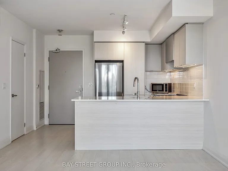 30 Gibbs Rd #Townhouse 101 — Photo 6