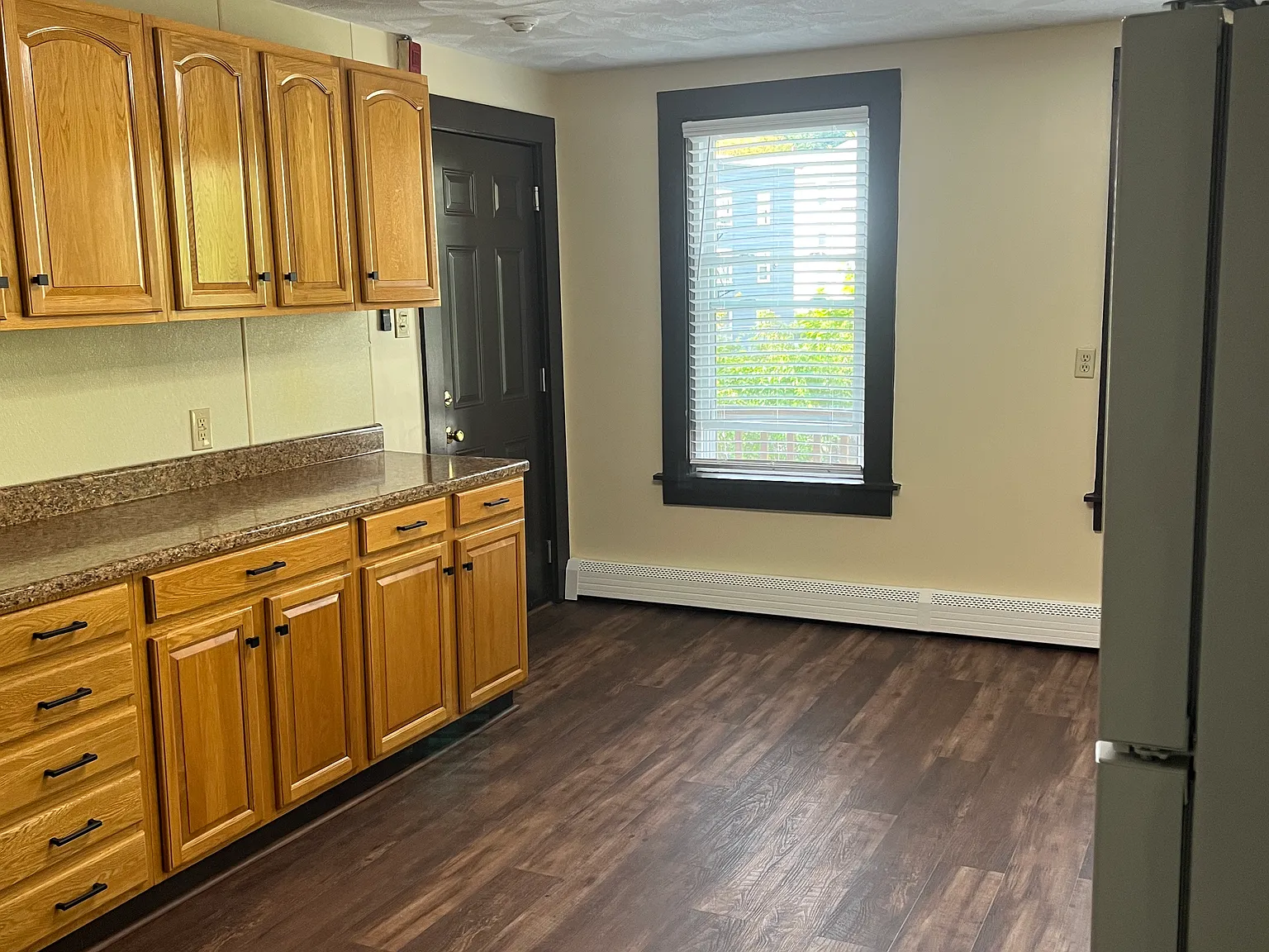 3 bed, 960 sqft, $2,000 — Photo 4