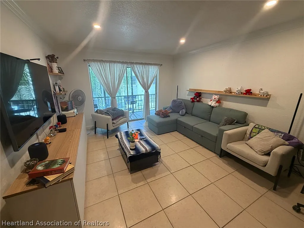 1 bed, 1.0 bath, 854 sqft, $2,150 — Photo 2
