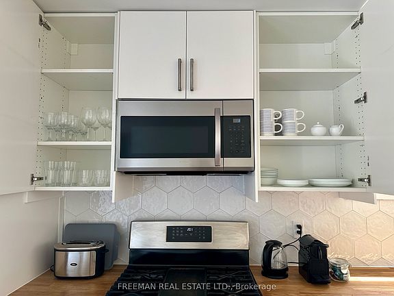 3rd image of 3449 Yonge St APT 2