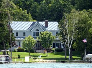 560 Needle Point Dr, Cheboygan, MI 49721