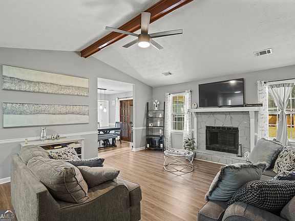 4th image of 90 Beaver Run Rd