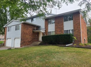 981 High Meadow Dr, Crown Pt, IN 46307