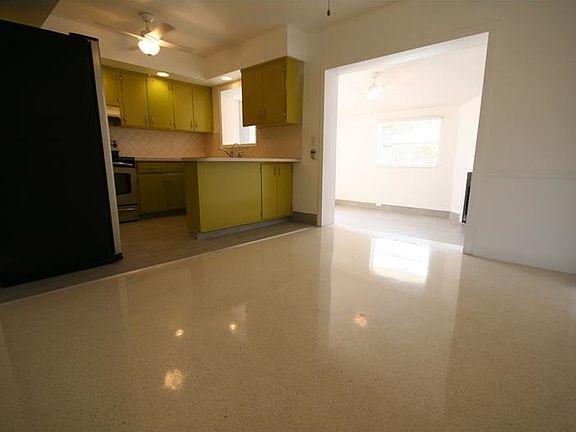 4th image of 471 SE 1st Ave