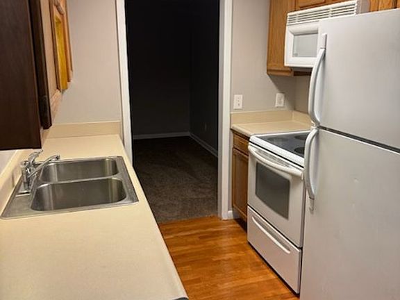 3rd image of 170 E Clearview Ave #A