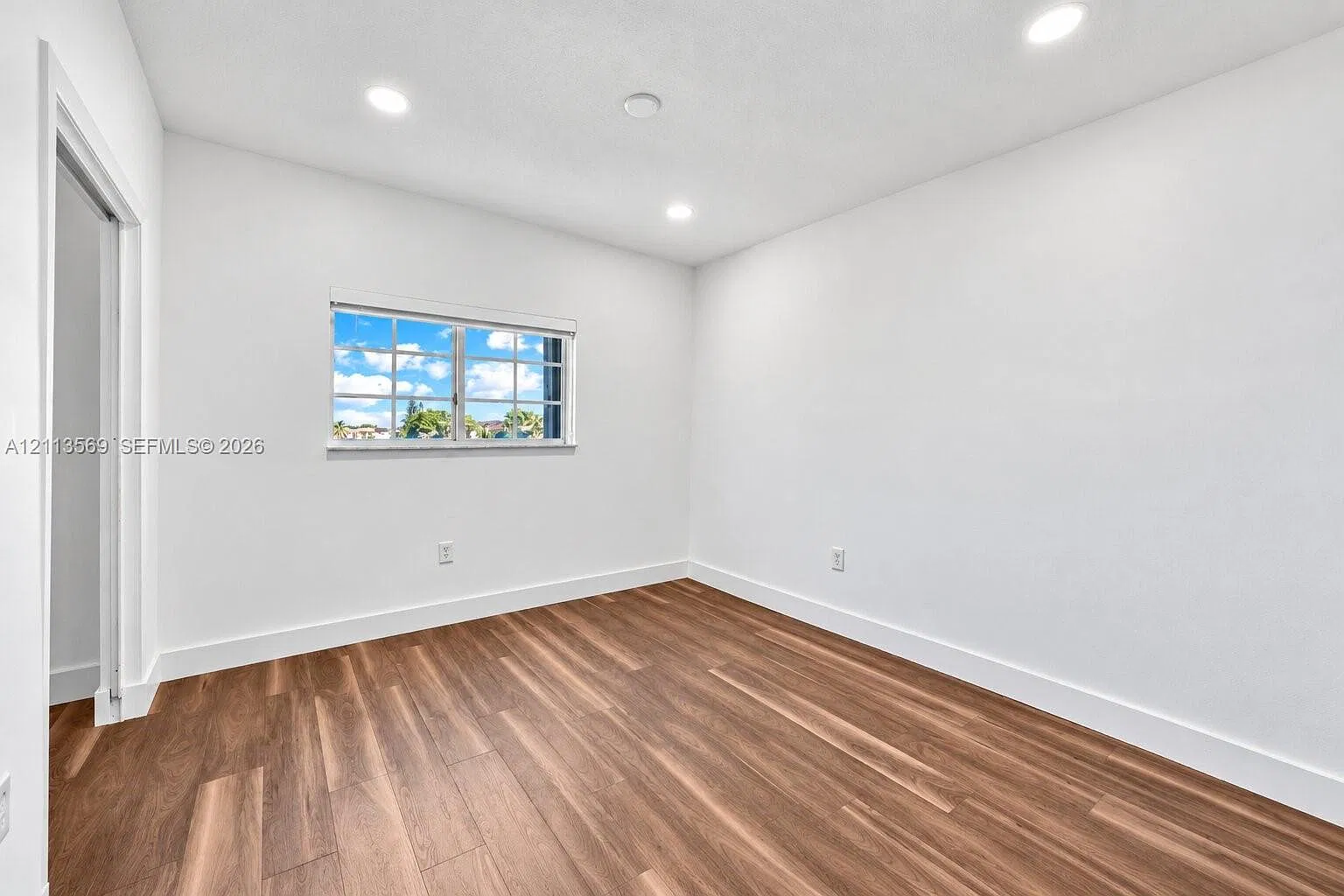 3 bed, 2.5 bath, 1220 sqft, $3,150 — Photo 2