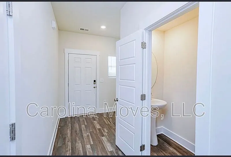 Building Photo - 609 Purteview Pl