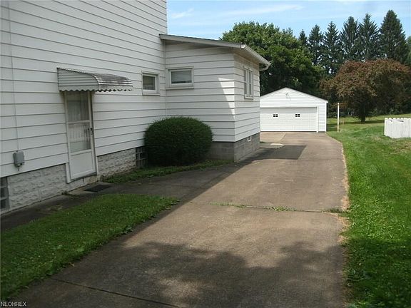 4th image of 404 E Park Ave