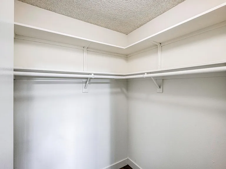 Riverstone Apartments — Photo 18