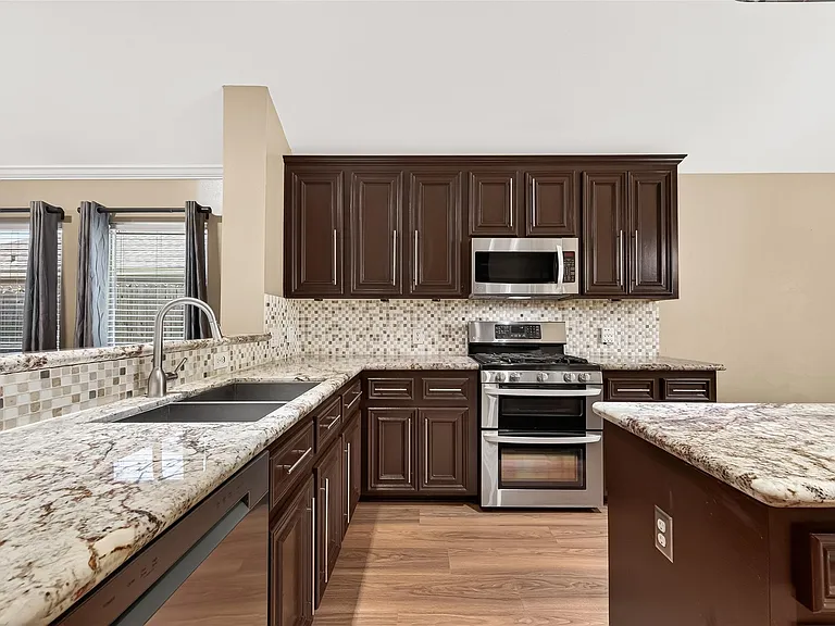 4818 Lake Catherine Ct — Photo 16