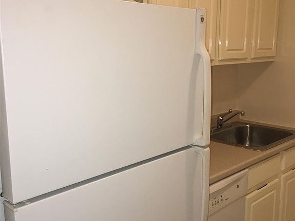 4th image of 525 E 82nd St APT 9F