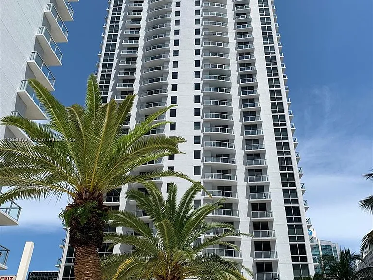 1060 Brickell Ave #1307 — Photo 1