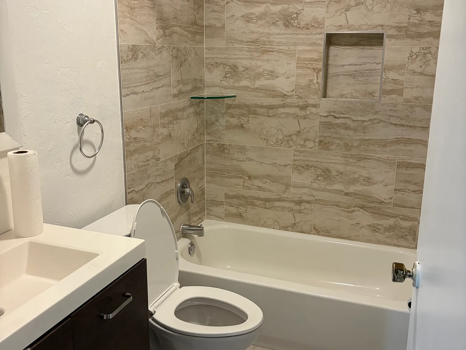 2 bed, 1150 sqft, $1,900 — Photo 3