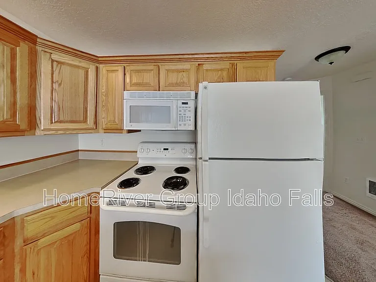 1350 Midway Ave #2 — Photo 3