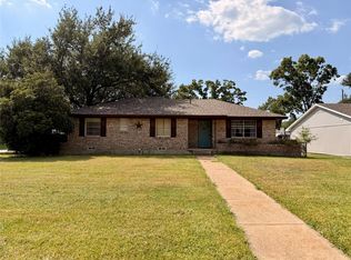 201 Collins Dr, Terrell, TX 75160