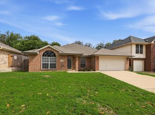 7525 Arbor Park Dr, Fort Worth, TX 76120