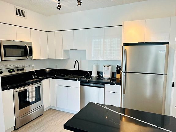 4th image of 1330 West Ave APT 1512