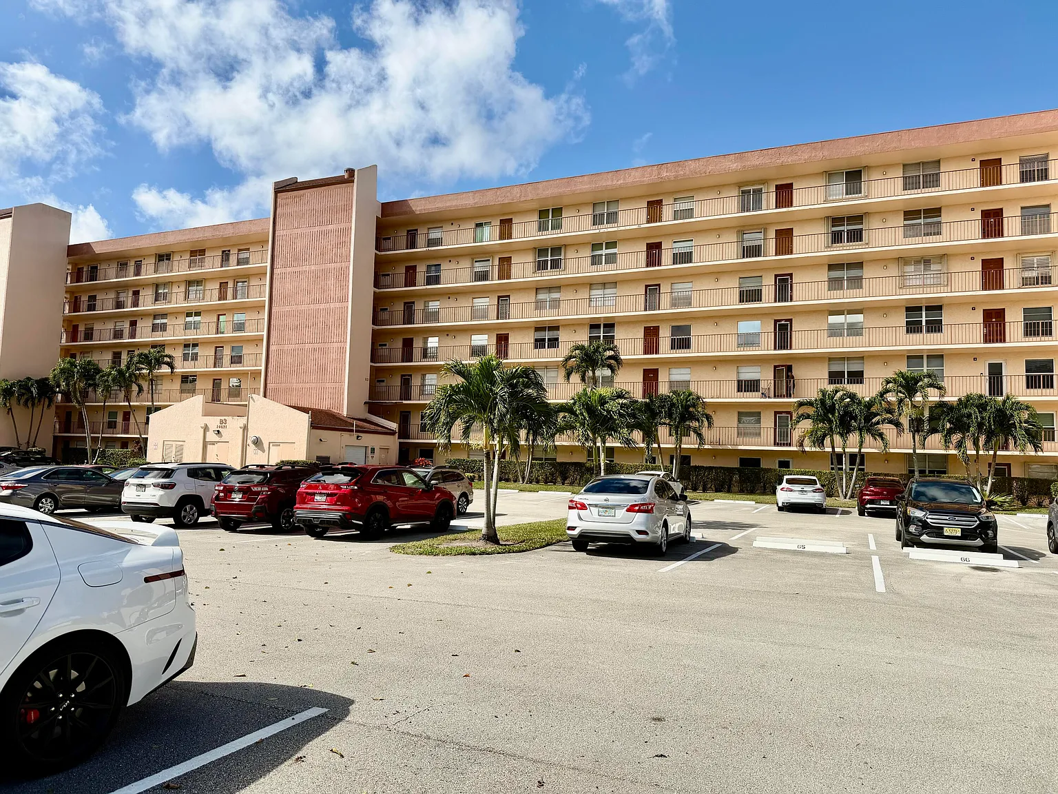 1 bed, 2.0 bath, 925 sqft, $1,400 — Photo 1