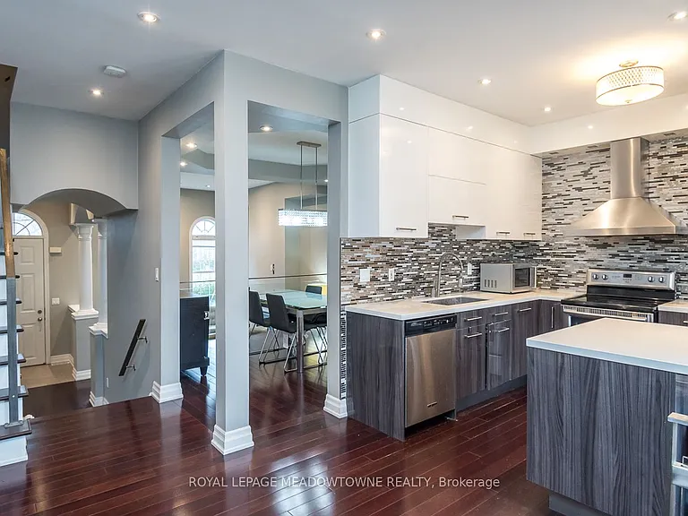 3486 Eglinton Ave W — Photo 15