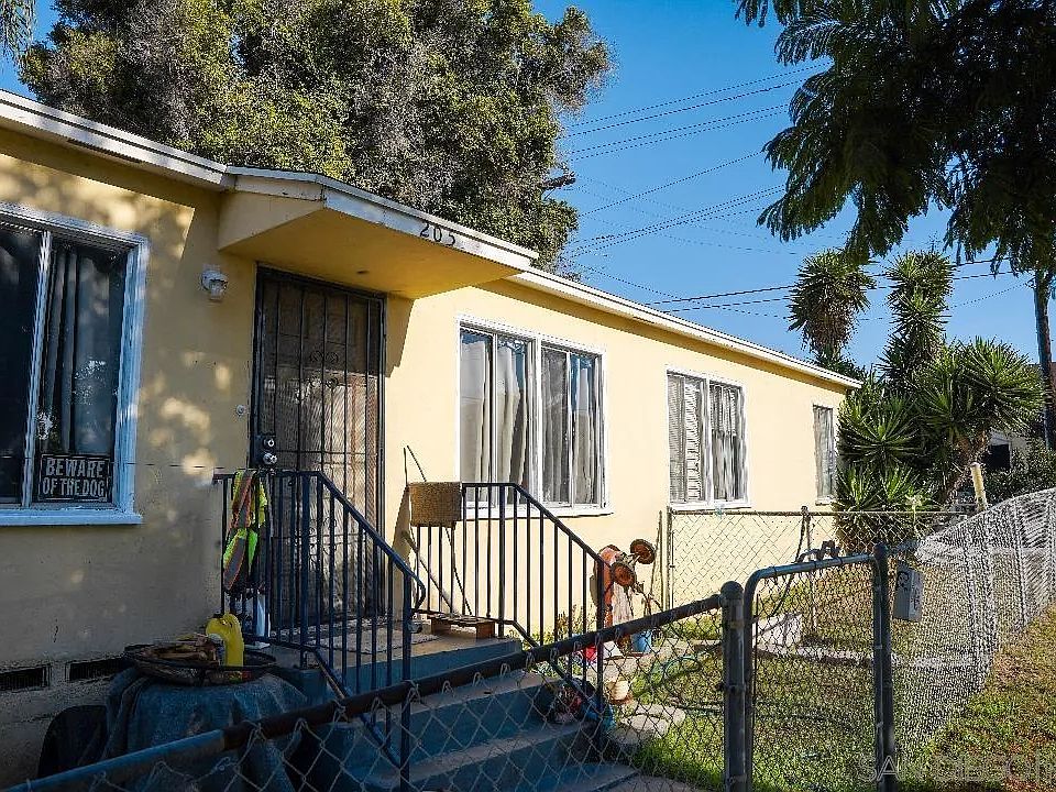 2nd image of 1332-1340 Hoover Ave