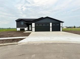 3303 Northview Ln N, Aberdeen, SD 57401