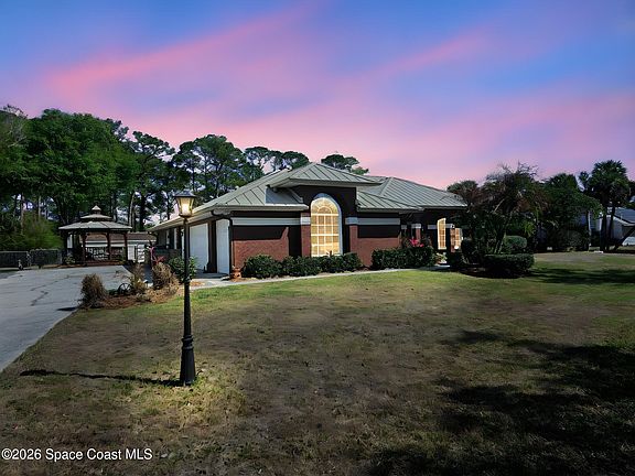 2nd image of 4920 Shade Tree St