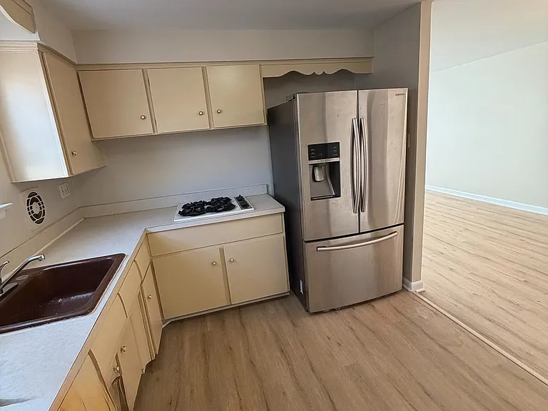 2343 Hoffnagle St — Photo 5