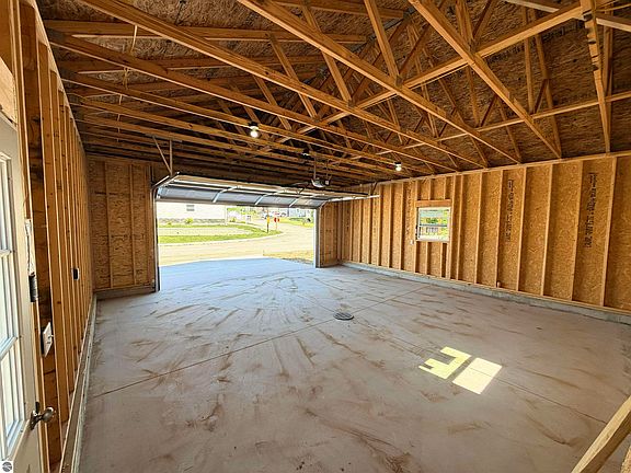 2nd image of 2103 Alta Vista Dr