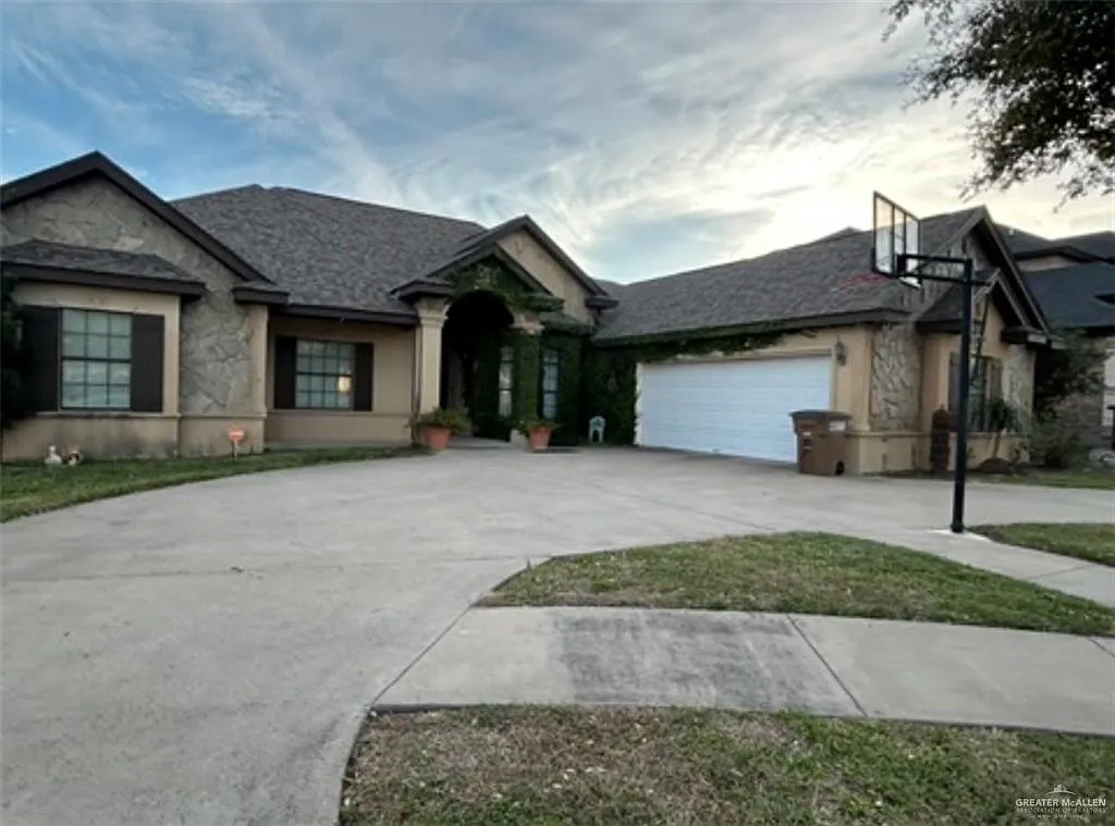 4 bed, 3.0 bath, 2359 sqft, $2,500 — Photo 2