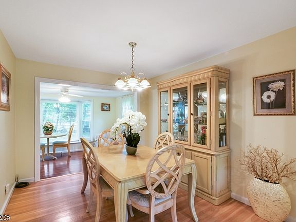 3rd image of 23 Mounthaven Dr