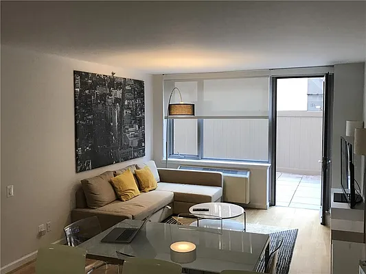 Rented by R New York | media 35