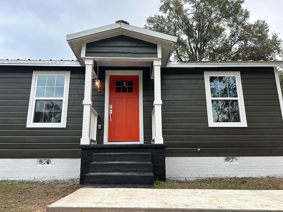 1st image of 700 E Lake Dr