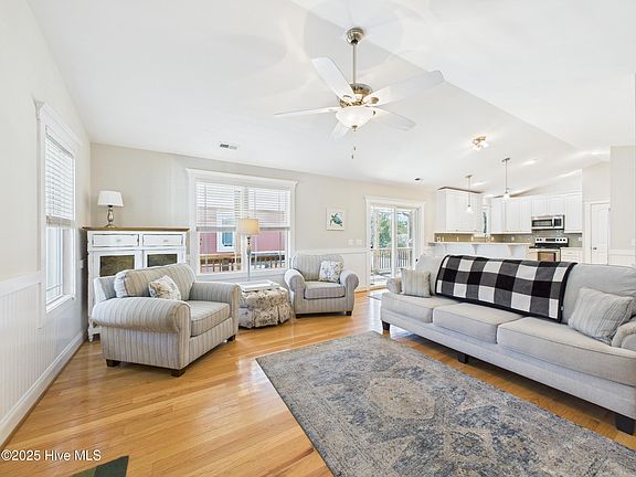 3rd image of 213 NE 64th Street