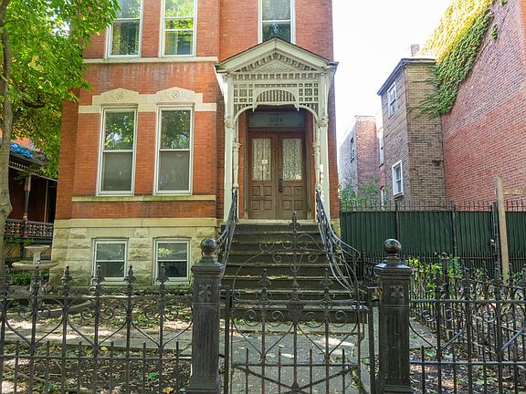 2nd image of 1524 N Hoyne Ave