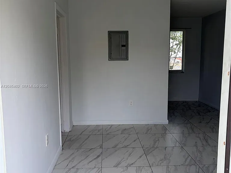 14399 NE 5th Pl #5 — Photo 1