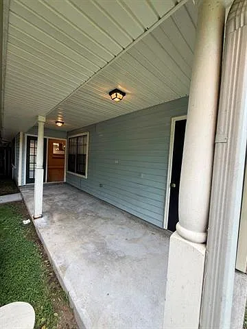 519 Aurora Ave — Photo 3