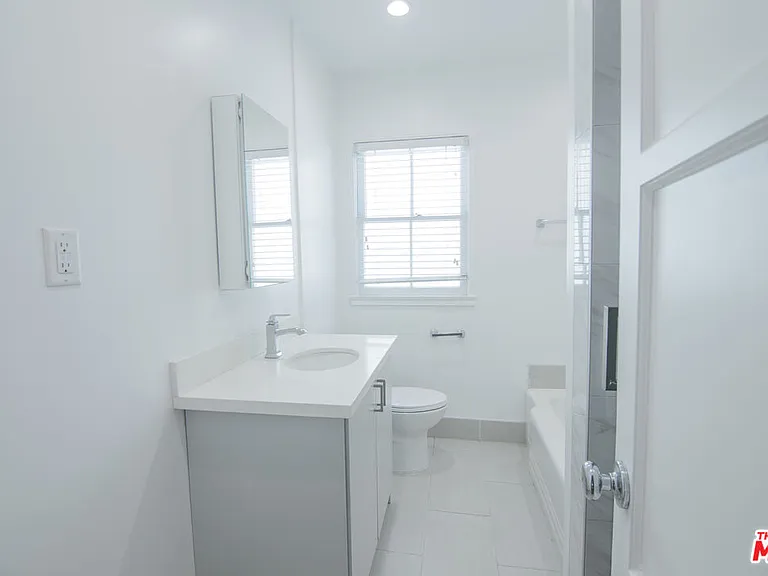 8563 Holloway Dr #3/4 — Photo 6