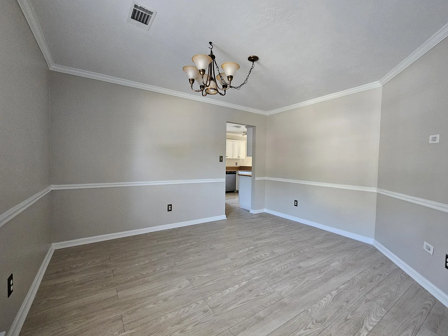 4 bed, 2.5 bath, 2635 sqft, $2,300 — Photo 4