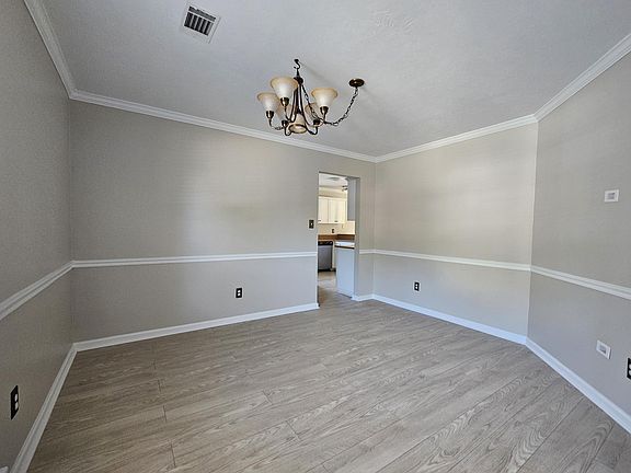 4th image of 7629 Senators Ridge Dr