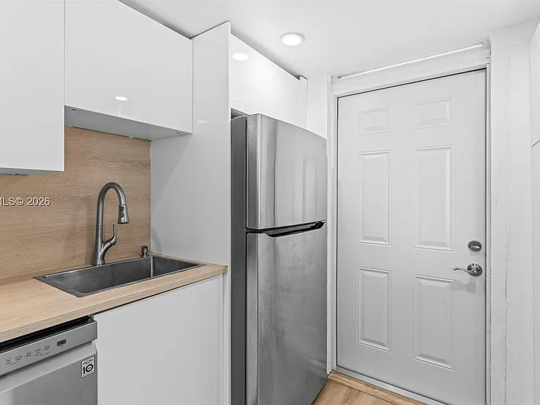 1145 Normandy Dr #505 — Photo 4