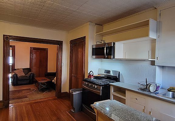 2nd image of 405 9th St #1
