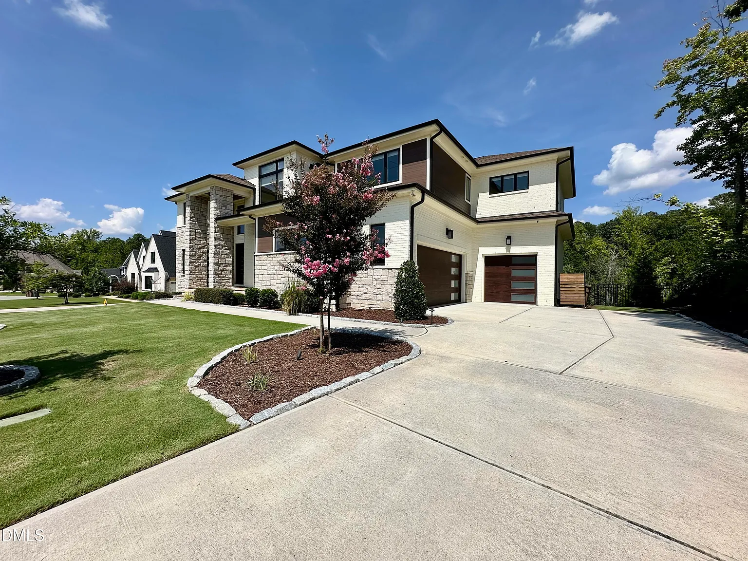 6 bed, 6.5 bath, 6655 sqft, $7,000 — Photo 2