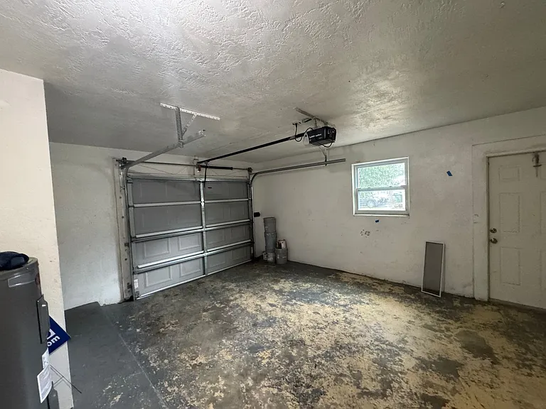 1199 Lawrence Ave — Photo 9
