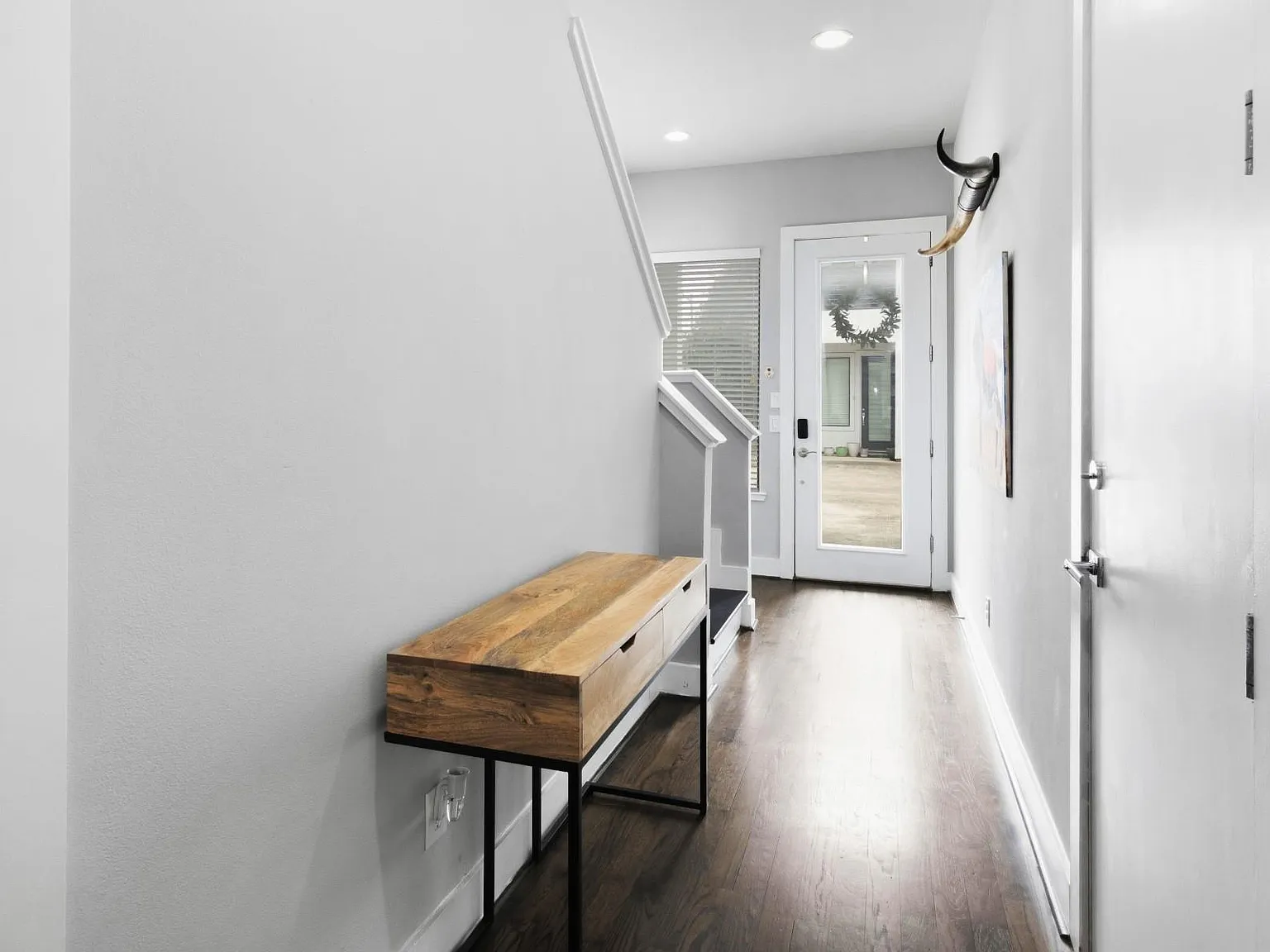 3 bed, 2.5 bath, 2062 sqft, $2,550 — Photo 4