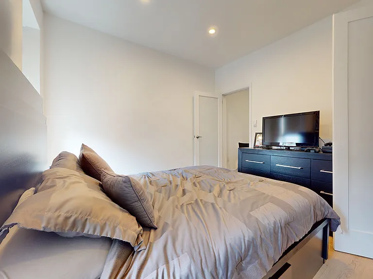 834 Hudson St #1C — Photo 8